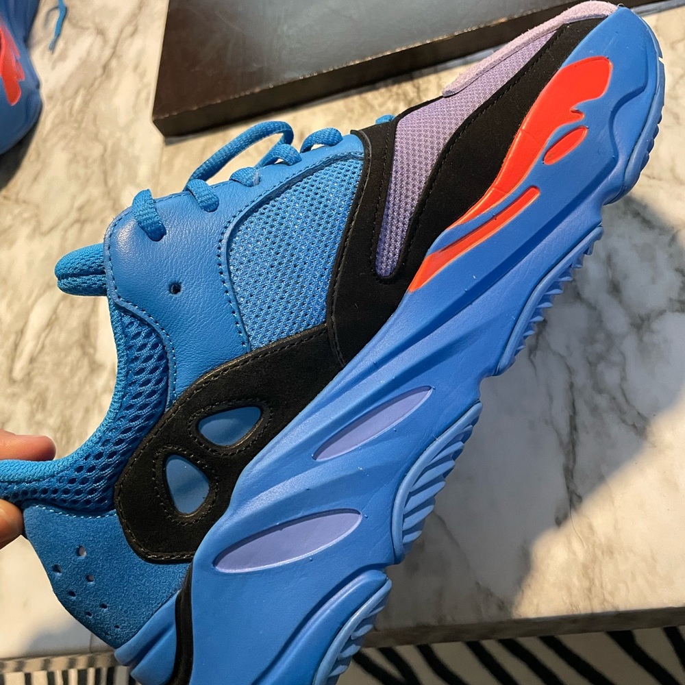 Adidas Yeezy Boost 700 Sneaker - Picture 6 of 8